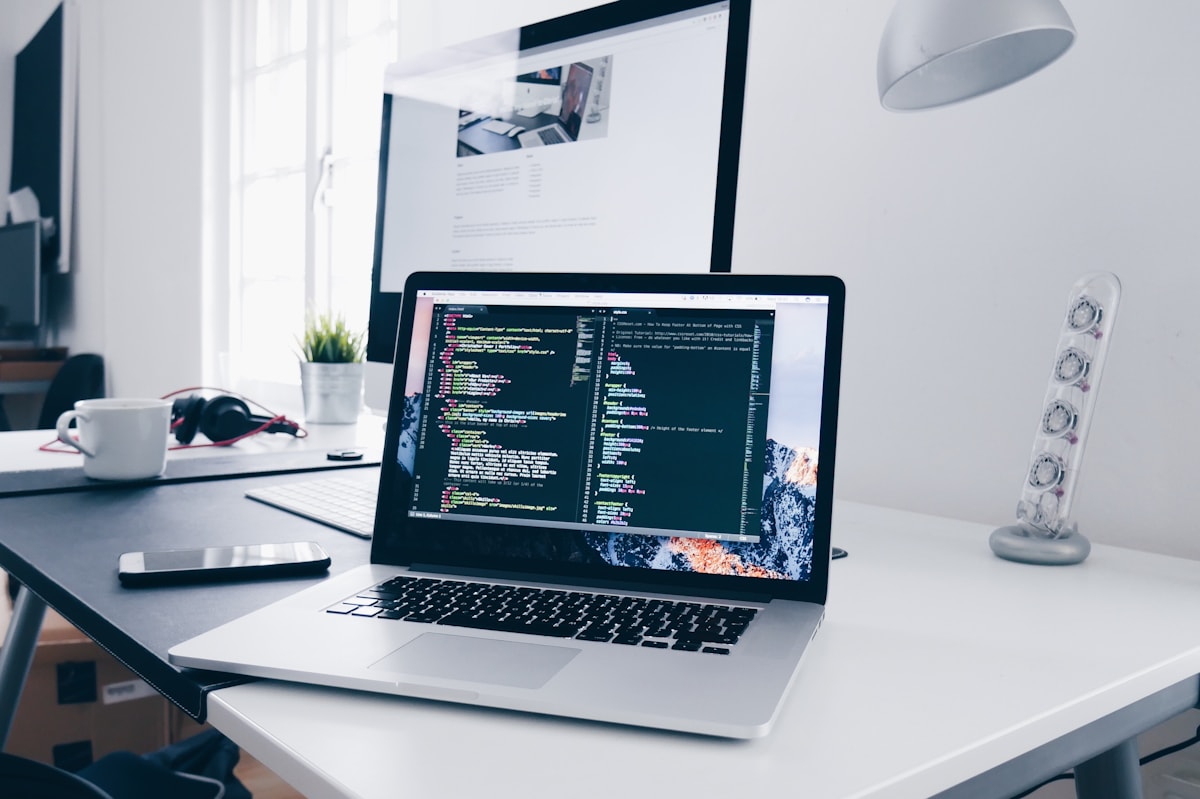 Programátor upravující web pro AI vyhledávače