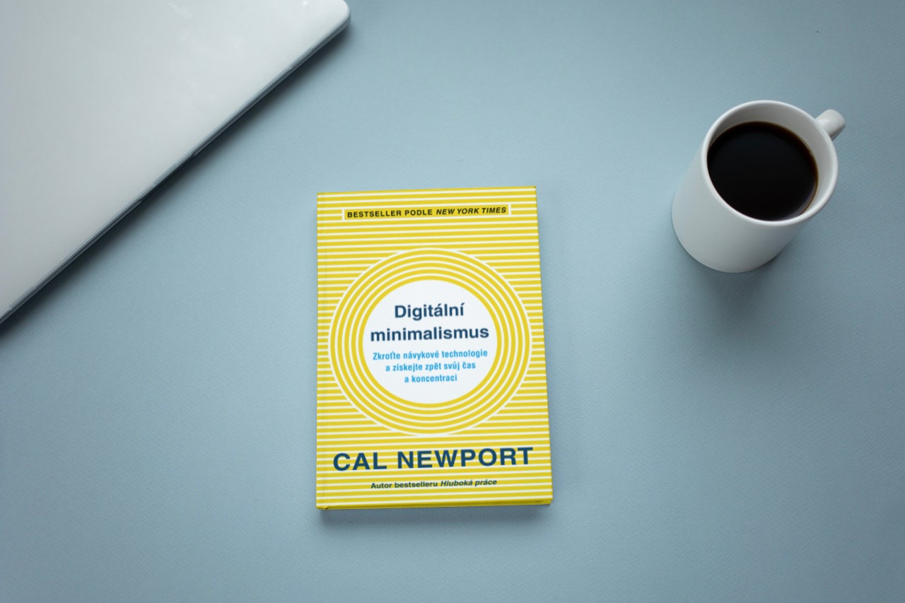 Digit&aacute;ln&iacute; minimalismus - Cal Newport