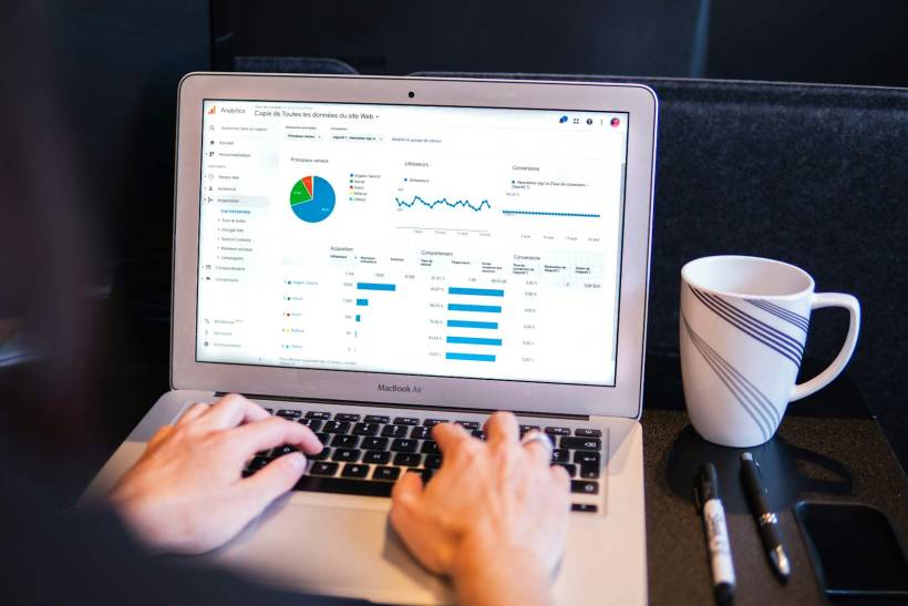 Pavlův týdenník #1: Google Ads AI Max, GPT vs. Claude, GTM tracking, design
